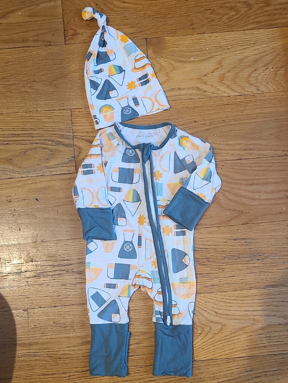 Bamboo Food Print Zipper Pajama with Knotted Hat Size 0-3 months